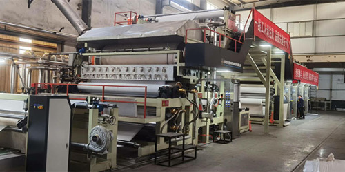 La máquina multifunción para papel tapiz integra pegar, pegar y presionar para una construcción conveniente