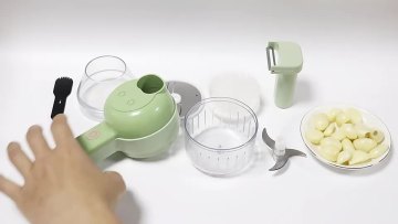 4-in-1 Handheld Electric Vegetable Cutter Set1