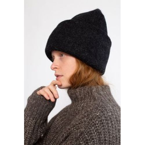 WOMAN AND MAN HATS FOR FALL + WINTER: THE 2022/23 TREND GUIDE