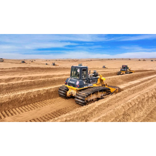 Shantui Group of Hundreds of Bulldozers Played the March of Desert Photovoltaic Construction