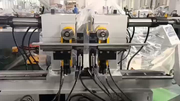 Çift kafalı boru bükme makinesi