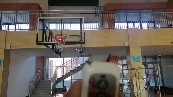 Soporte de baloncesto plegado eléctrico de la pared