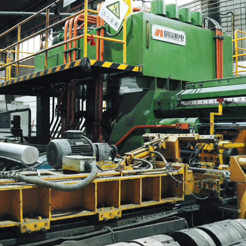 2500T挤出机的生产过程