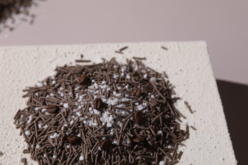 La arena para gatos Coffee Tofu Tapioca para el control de olores se ve favorecida y mejora la experiencia de uso de las familias propietarias de gatos.