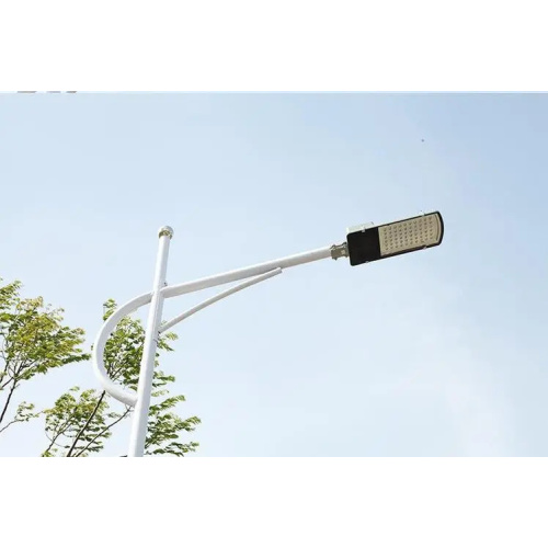 ハイブリッドストリート照明システム：エネルギー効率と安全性の考慮事項のバランス