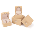 Hanhong Vier-Blatt Clover Luxus gelb PU Leder Schmuck Verpackungsschachtel mit heißem Stempel Custom Jewelry Logo Ring Box1