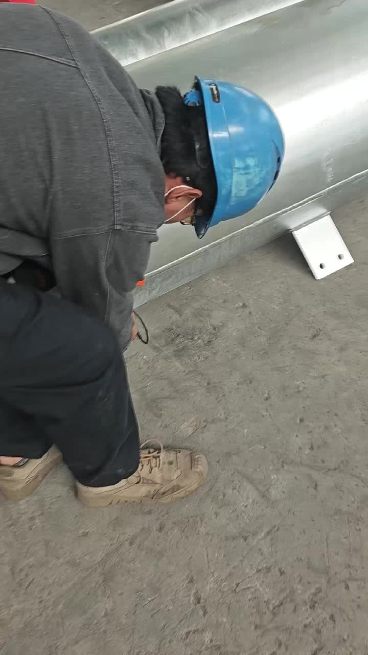 Teste de espessura de revestimento de zinco para postes tubulares de aço