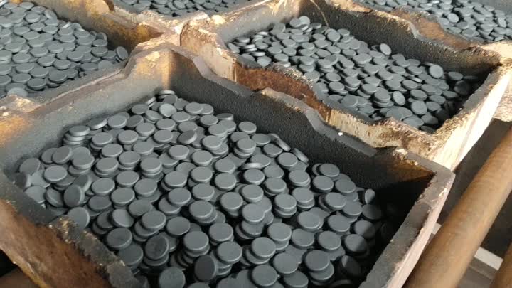 Isotropic ferrite disc magnet (2)