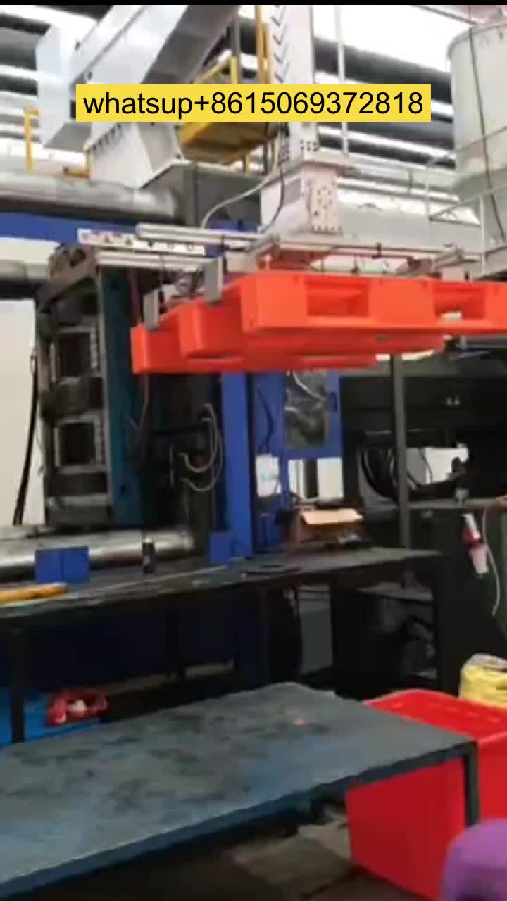 orange Industrial plastic pallet