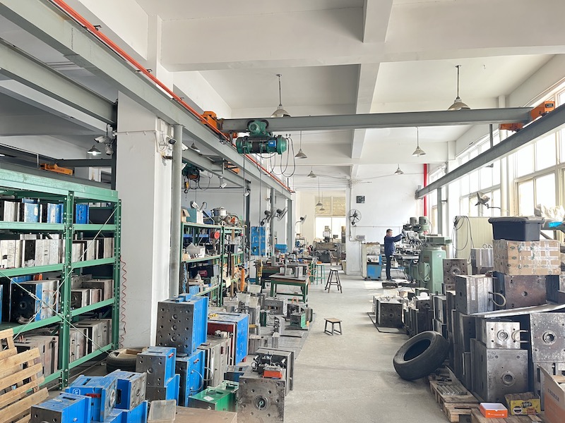 Ningbo Beilun Xuanfeng Molding Co., Ltd.