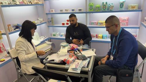 Aspectos destacados de la Feria de Cantón: el stand de artículos para el hogar atrajo a compradores globales