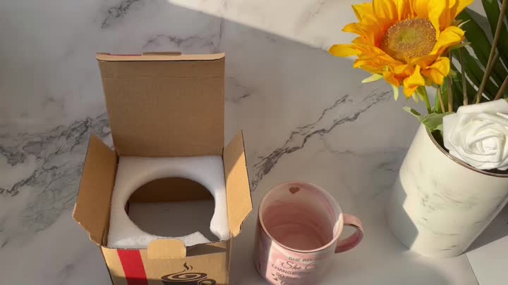 vidéo de la tasse en marbre rose