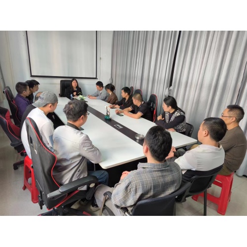 The company's administration department and the company dormitory director recently held an important meeting to discuss dormitory management and safety issues