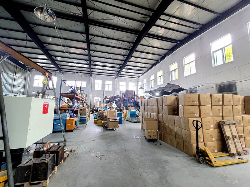 4 Hinix denture box assembly line
