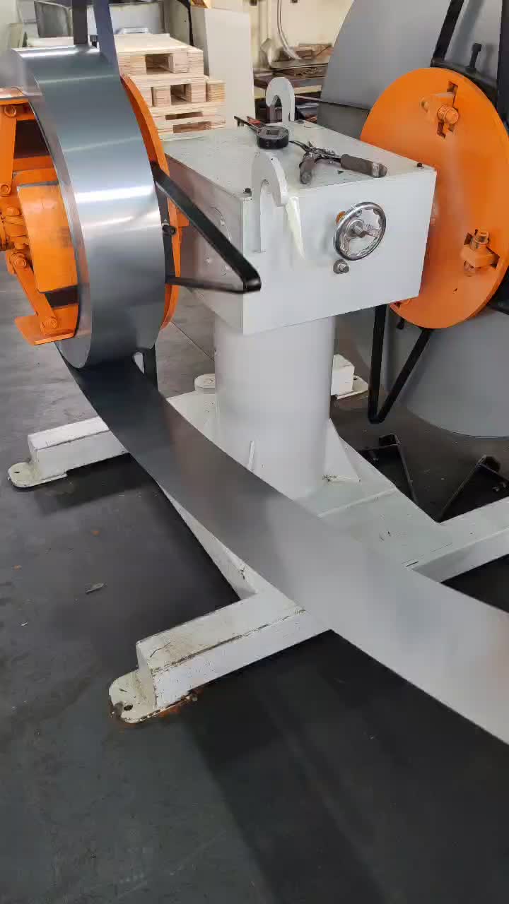 철선으로 포장된 제품.