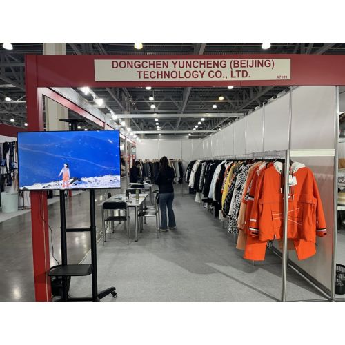 Coperta gratuită a apărut în expoziții din Moscova