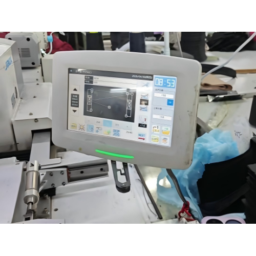 Enfoque del Día del Trabajo: Con manos diligentes controlando cada puntada, nuestro video sobre artesanía de costura rinde homenaje a los creadores detrás de sus bolsas OEM