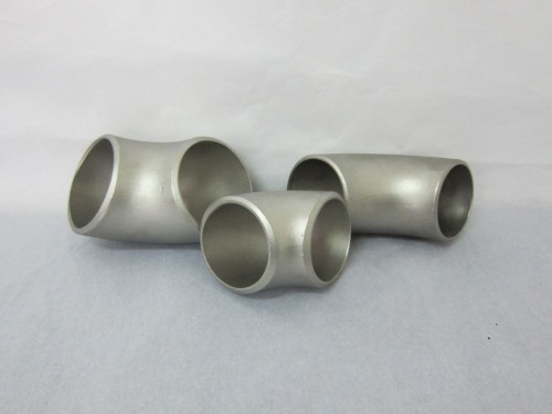 Kostenanalyse: 1D-Radius-Winkelstücke aus Titan vs. Edelstahl