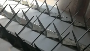 PVC Coated Razor Middle Wall Spike1
