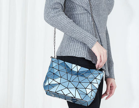 Fashion Geometric Luminous Clutch Handbags for Women Holographic Reflective Crossbody Bag Purse supplier