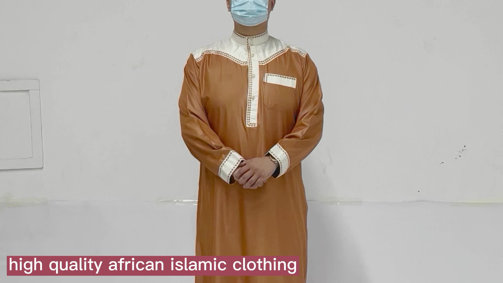 2021 Muslimische arabische Kleid Männer gestickt Thibe rund Hals kurzärmelig türkischer Kaftangewänder Islamische Outdoor Street Robe1