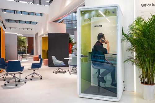 Falta privacidade para chamadas no escritório? HECOR Privacy Office Pod – bloqueia distrações, permite conversas confidenciais com tranquilidade!