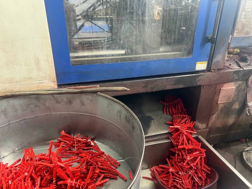 تعمل شركة Linhai Jincheng Plastic Crafts على تمكين سوق اللوازم اليومية المنزلية العالمية من خلال منتجات التجفيف والمشبك المتميزة