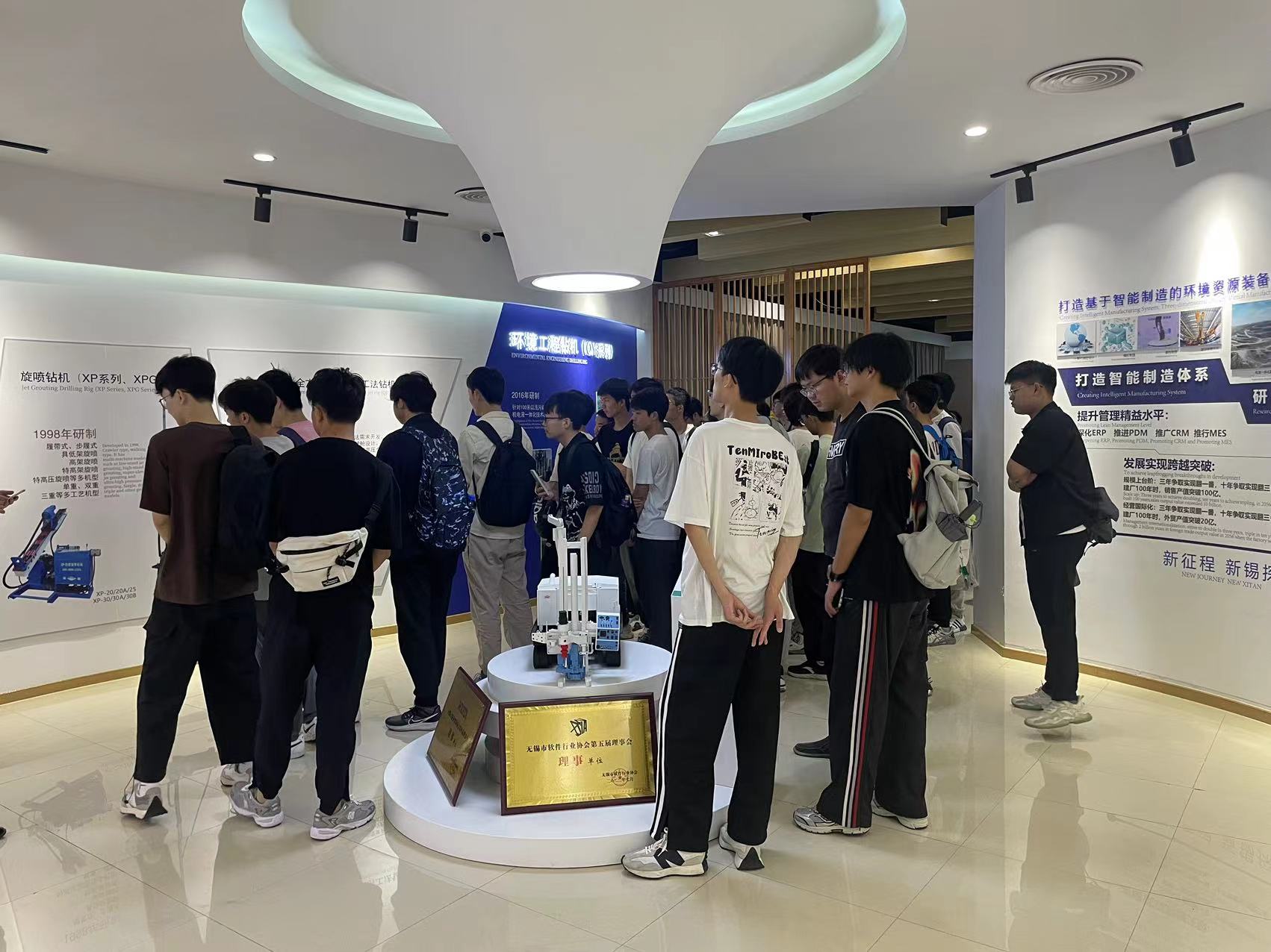 college students visited the company to study