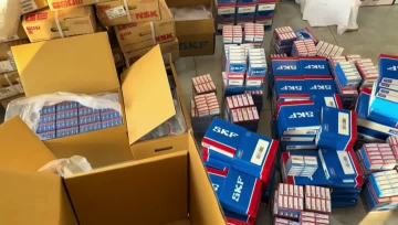 SKF bearings are being packaged and sent to foreign customers