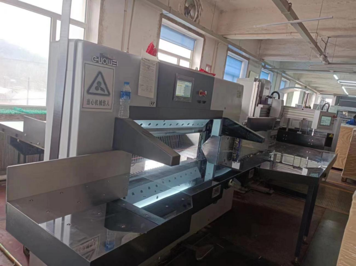 Large paper cutter