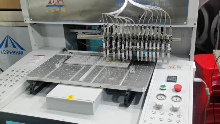 Máquina de distribuição de gotejamento com 16 cores mais recente e estável para produtos de pvc.mp4