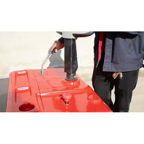 90° rotating counterweight clamping stacker crane