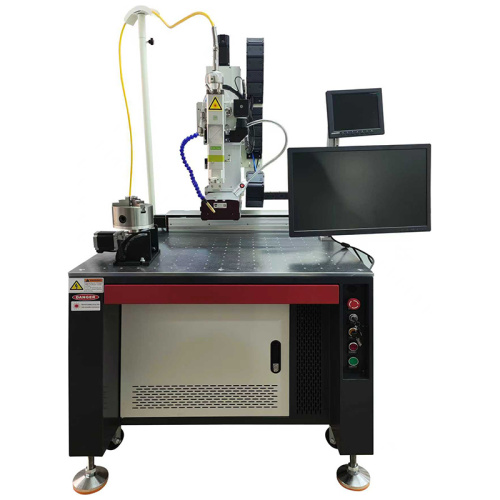 A máquina de limpeza a laser limpa com eficiência a ferrugem das peças fundidas, reduzindo o lixamento manual