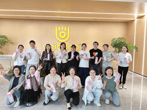 Ningbo Unibono Appliance Co. Ltd feiert den Muttertag mit nachdenklichen Geschenken und betont den Menschen mit Menschen und harmonischem Teamgeist