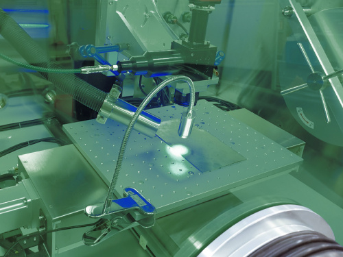 Em relação à questão da distância focal da lente na máquina de soldagem a laser