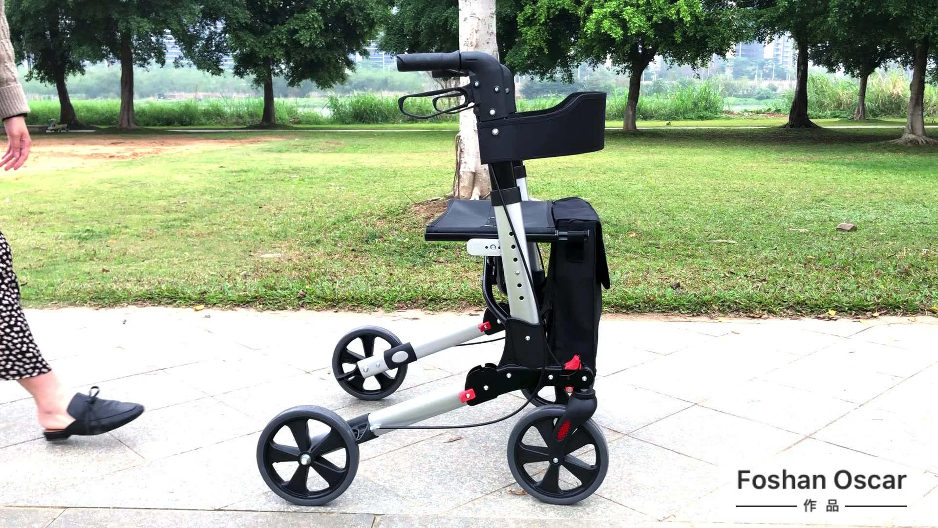 Beliebte Mobilitätshilfen doppelte Falten leichte medizinische Erwachsenen Walker Rollator für Senior TRA01A1