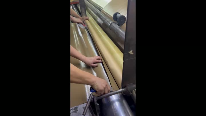 Vidéo de plastification de la bâche 0305 520 grammes en rouleaux