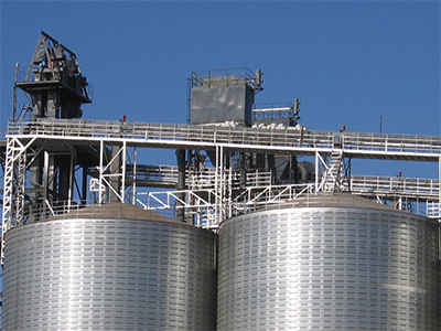 Предимства на складовете на зърнената стоманена плоча