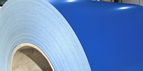 Processus de production de bobines d'acier revêtues de couleur bleue