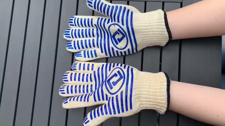 glove white 2.mp4