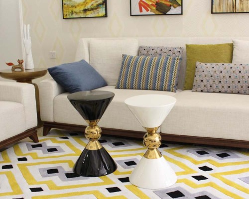 Der Sandglas -Endtisch: Ein modernes Statement von White & Gold Metal von Meridian Furniture