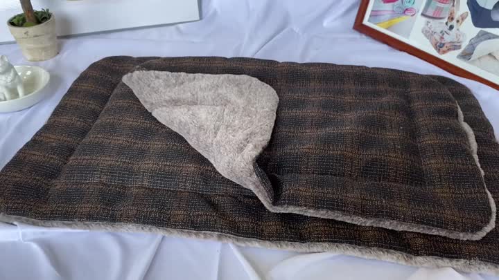 Selimut reka bentuk cek hitam &amp; oren