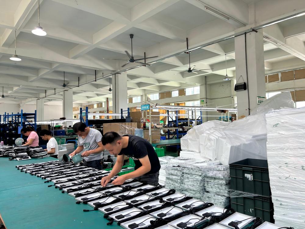 Photovoltaic panel glue filling