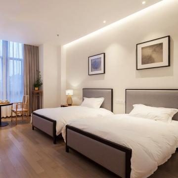 Tailored Wooden Furniture: The Key to a Distinctive Hotel Experience