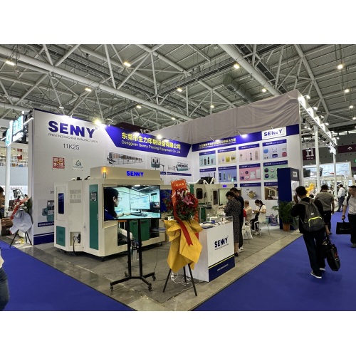 Senny Screen-Druckmaschine wird in Chinaplas 2024 --- Standnummer angezeigt: 4.1a56