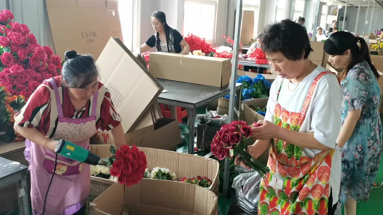 Großhandel Hochzeitsheim Dekoration Single weiße Rosen Künstliche Blumen Elfenbein weiße Rosenseide Blumen1