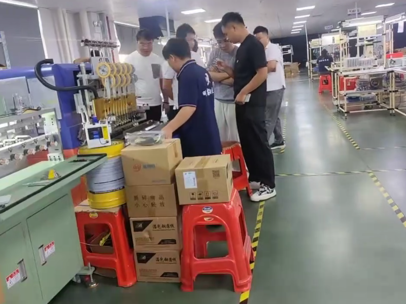 ترحب Mingxinxiang بزيارة عملاء العلامة التجارية Jissbon لاستكشاف حلول التحكم في السوائل الدقيقة