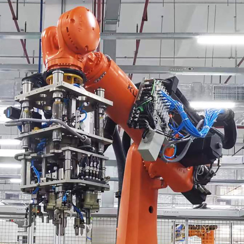 Composants électroniques sur les bras robotiques industriels