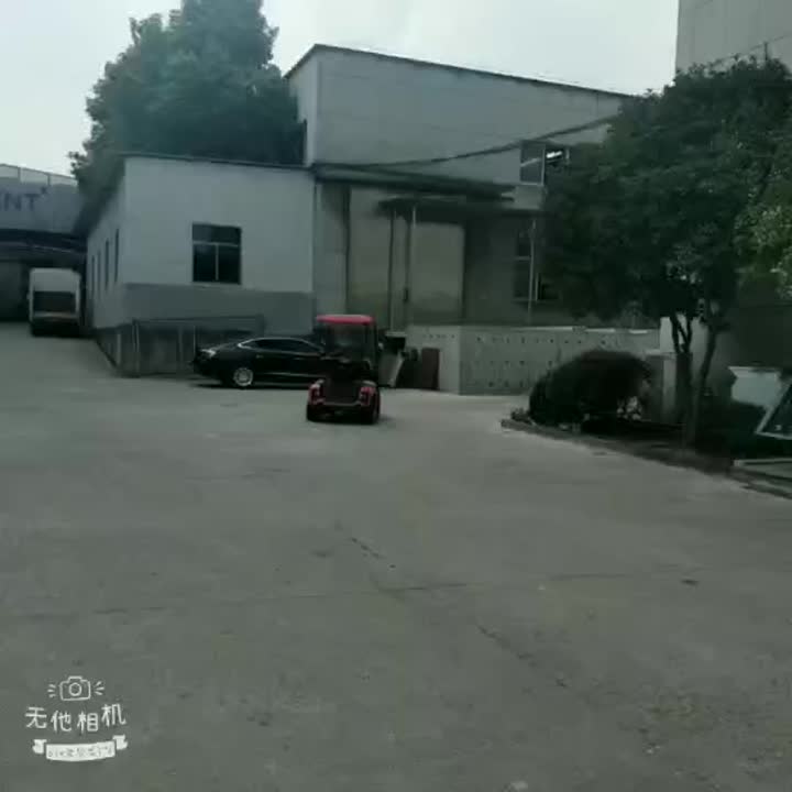 Vídeo dinâmico de carrinho de golfe elétrico vermelho de 2 lugares estilo EZGO 1.mp4