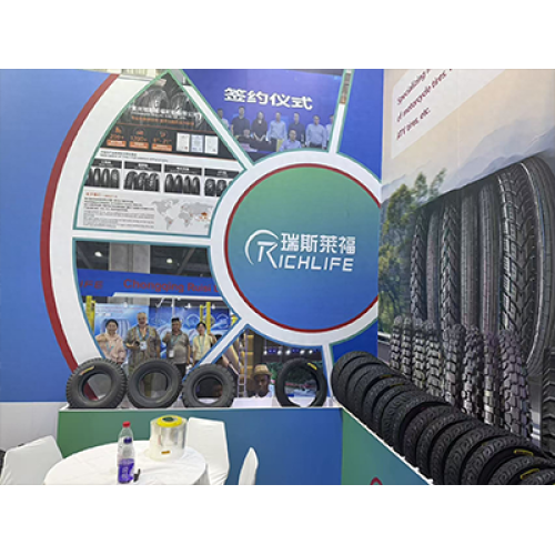 Ruislaifu despierta gran interés en la Shanghai Tire Expo; Analiza nuevas oportunidades para la cooperación transfronteriza en neumáticos con clientes internacionales